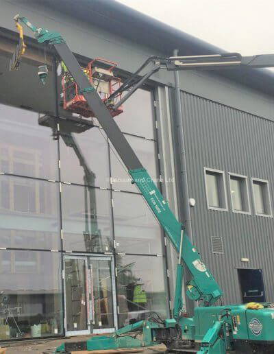 MC305 Crane + P11104 Glass Lifter